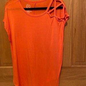 Maurice’s 24/7 Pink Shortsleeve, shoulder design